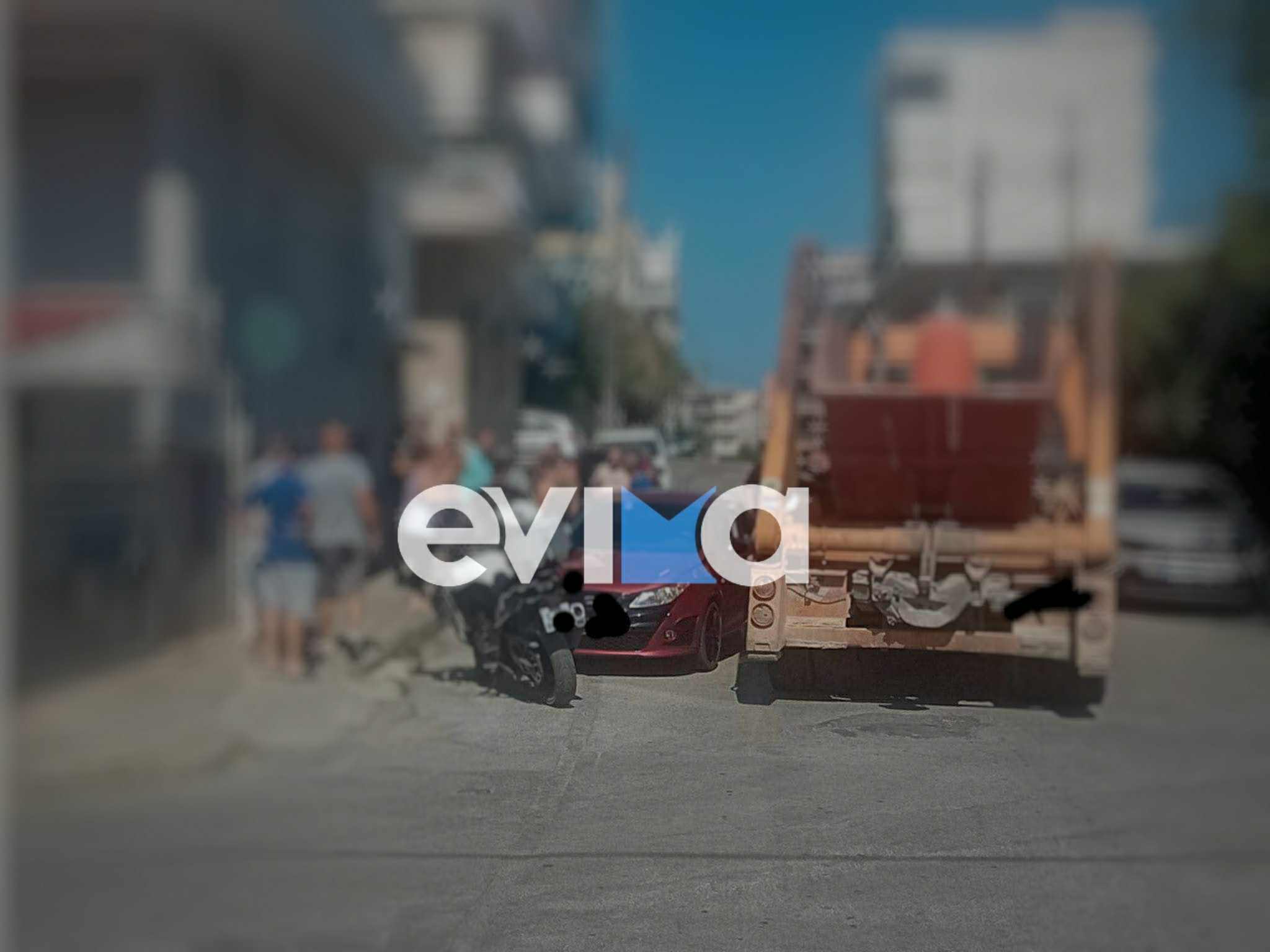 Άγριος καυγάς στη Χαλκίδα: Πλακώθηκαν στο ξύλο και κατέληξαν στο αυτόφωρο (pics&vid) Άγριος καυγάς στη Χαλκίδα: Πλακώθηκαν στο ξύλο και κατέληξαν στο αυτόφωρο (pics&vid)