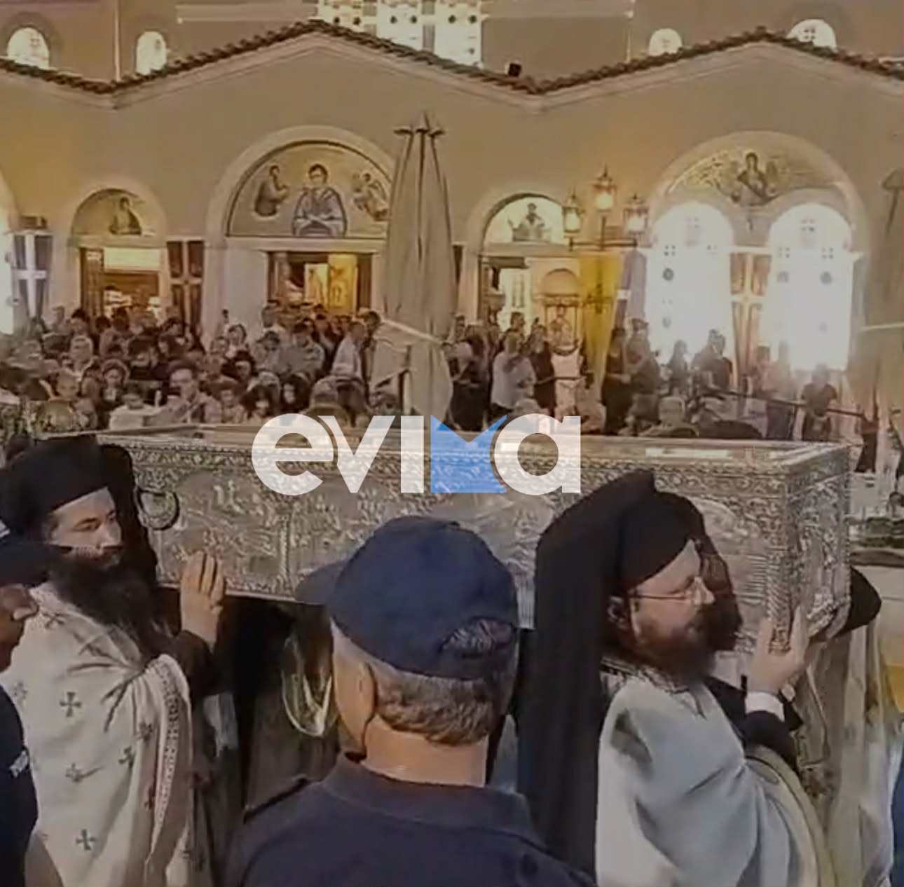 Εύβοια: Δάκρυα χαράς στη λιτανεία για το θαύμα του Οσίου Ιωάννη του Ρώσου στις φωτιές του 21 (pics&vid) Εύβοια: Δάκρυα χαράς στη λιτανεία για το θαύμα του Οσίου Ιωάννη του Ρώσου στις φωτιές του 21 (pics&vid)