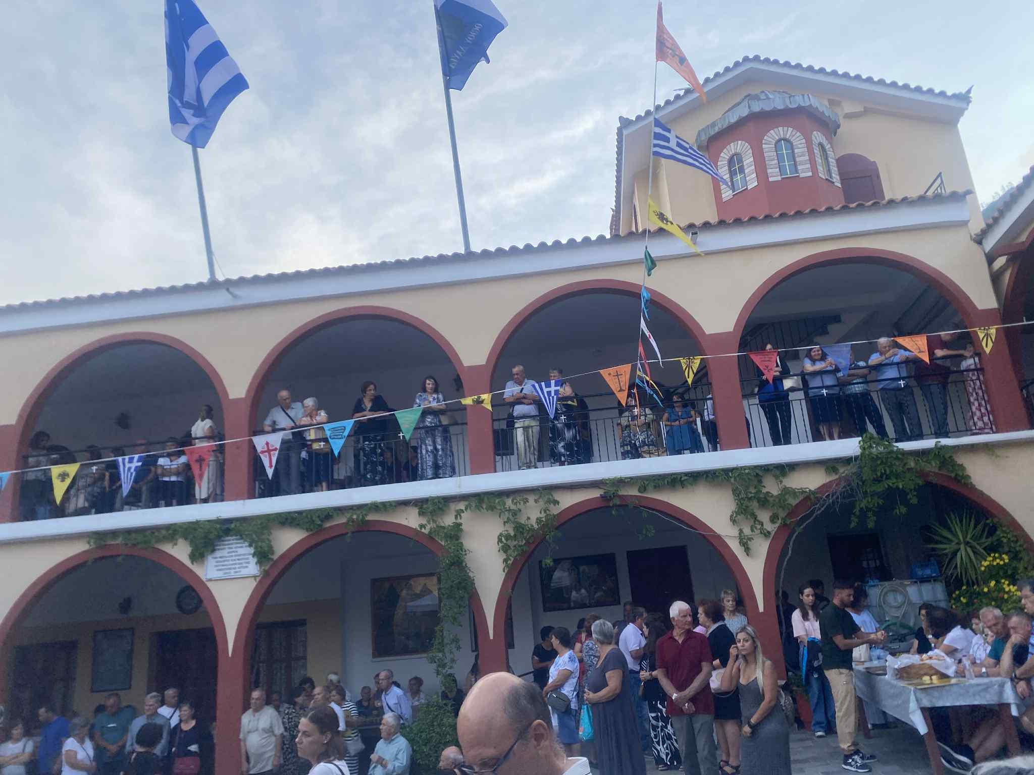 Εύβοια: «Πλημμύρισε» με πιστούς το μοναστήρι του Οσίου Δαυίδ- Πανηγυρικός εσπερινός για τη Μεταμόρφωση του Σωτήρος (εικόνες) Εύβοια: «Πλημμύρισε» με πιστούς το μοναστήρι του Οσίου Δαυίδ- Πανηγυρικός εσπερινός για τη Μεταμόρφωση του Σωτήρος (εικόνες)