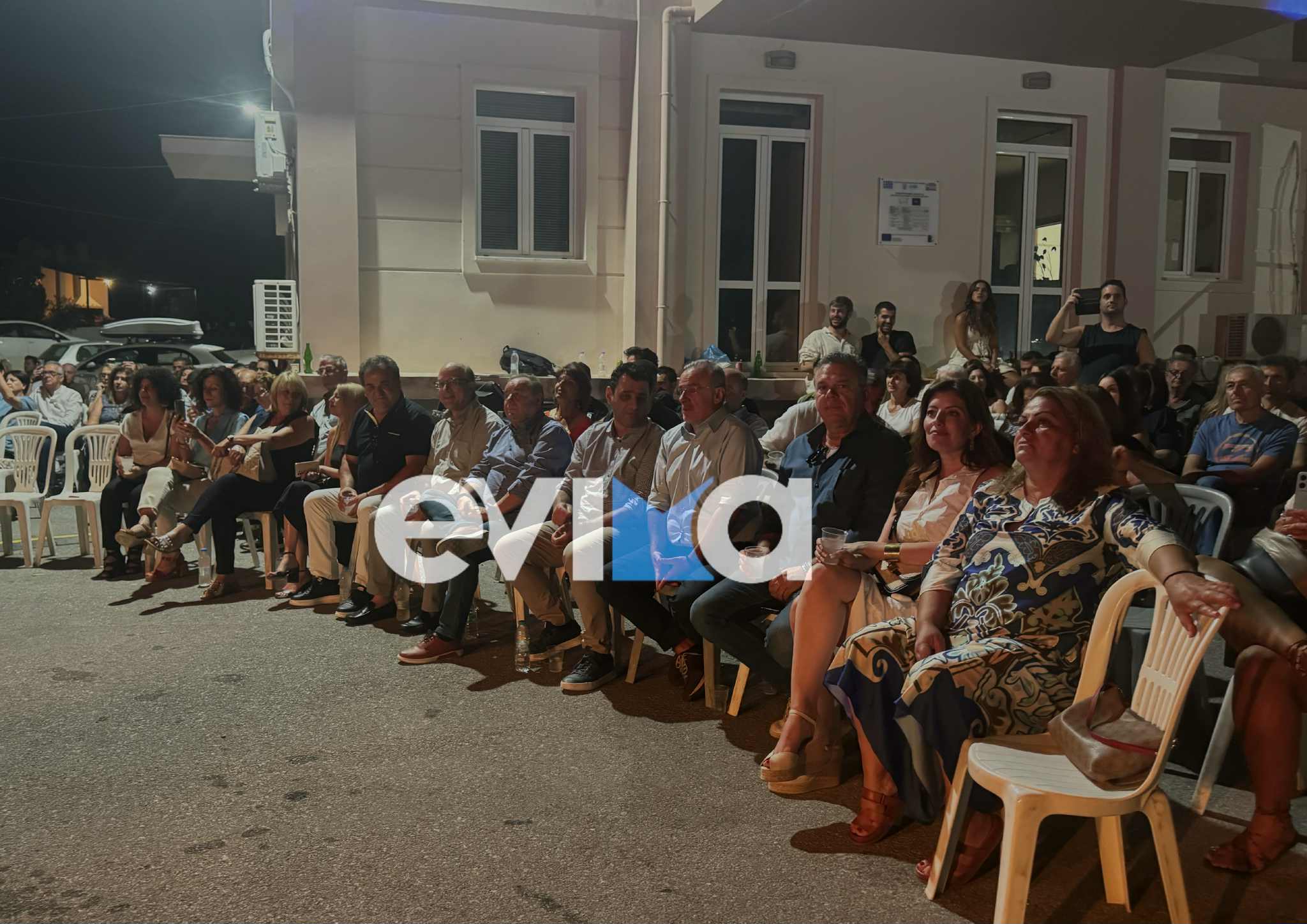 «Πλημμύρισαν» με κόσμο τα Κριεζά Ευβοίας στη συναυλία του Δήμου (pics&vid) «Πλημμύρισαν» με κόσμο τα Κριεζά Ευβοίας στη συναυλία του Δήμου (pics&vid)