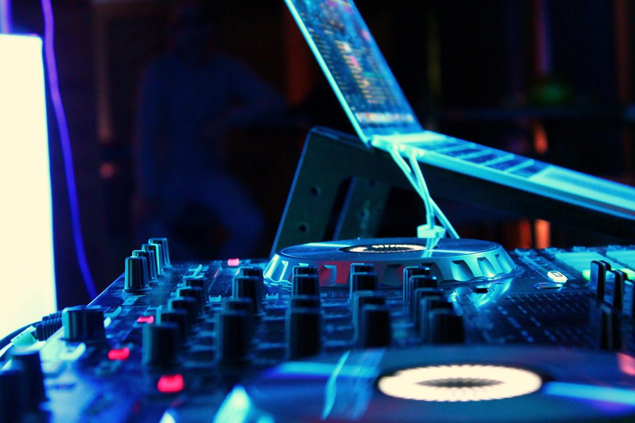 Αναστάτωση με γνωστή DJ στην Εύβοια – Τι καταγγέλλει η ίδια