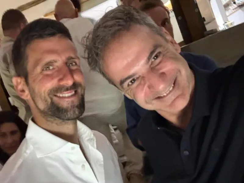 Ο Κυριάκος Μητσοτάκης συναντήθηκε με τον Νόβακ Τζόκοβιτς στην Τήνο (εικόνα) Ο Κυριάκος Μητσοτάκης συναντήθηκε με τον Νόβακ Τζόκοβιτς στην Τήνο (εικόνα)