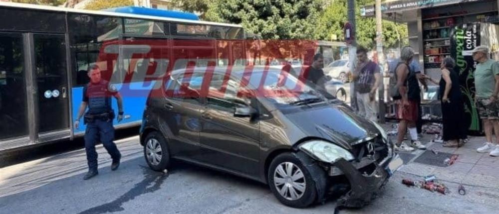 Τροχαίο στην Πάτρα: Μηχανή τράκαρε με ΙΧ και κατέληξε σε περίπτερο (εικόνα) Τροχαίο στην Πάτρα: Μηχανή τράκαρε με ΙΧ και κατέληξε σε περίπτερο (εικόνα)