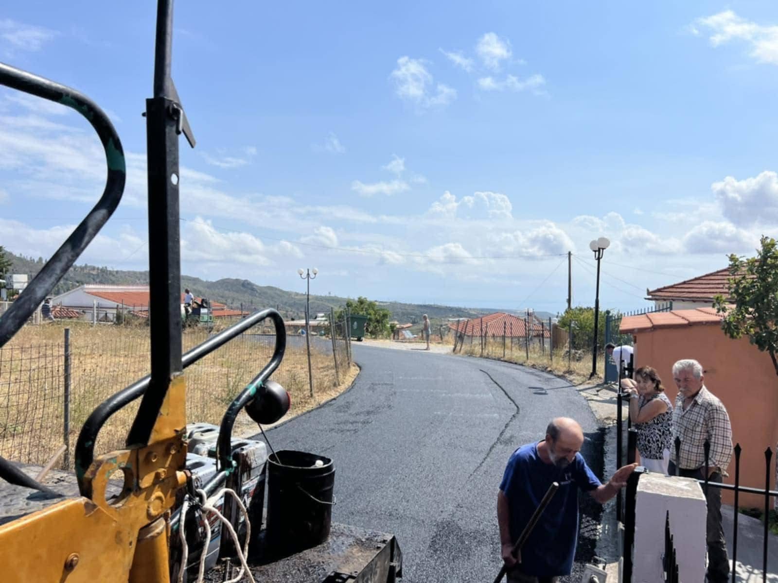 Χωριό στην Εύβοια ασφαλτοστρώνεται μετά από δεκαετίες (εικόνες) Χωριό στην Εύβοια ασφαλτοστρώνεται μετά από δεκαετίες (εικόνες)