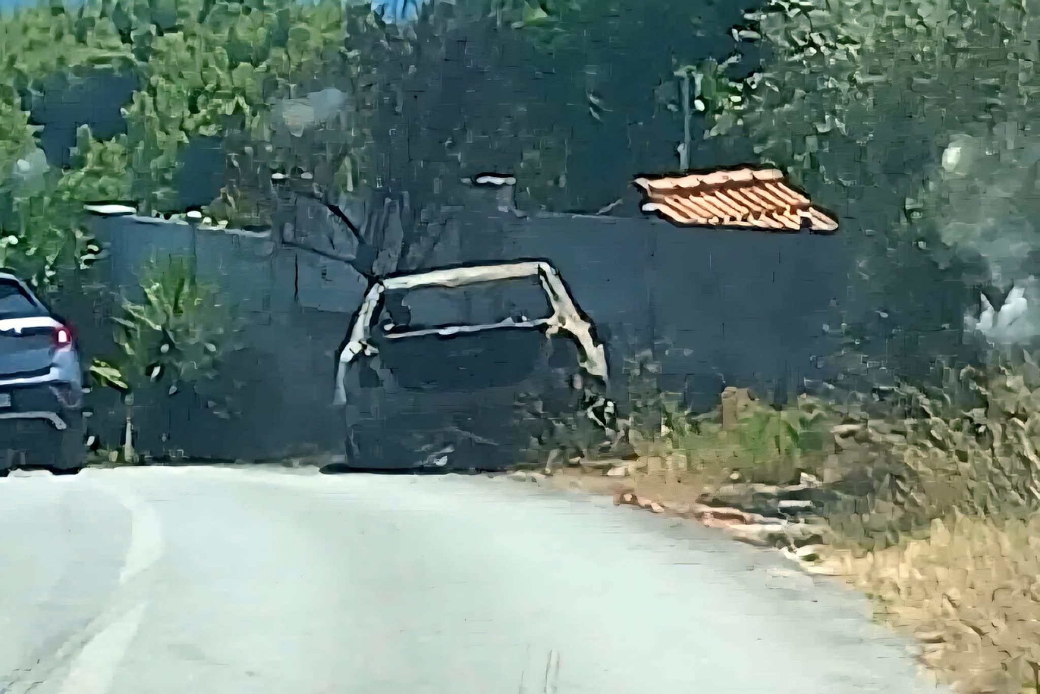 Εύβοια: Αυτοκίνητο πήρε φωτιά εν κινήσει και κάηκε ολοσχερώς Εύβοια: Αυτοκίνητο πήρε φωτιά εν κινήσει και κάηκε ολοσχερώς