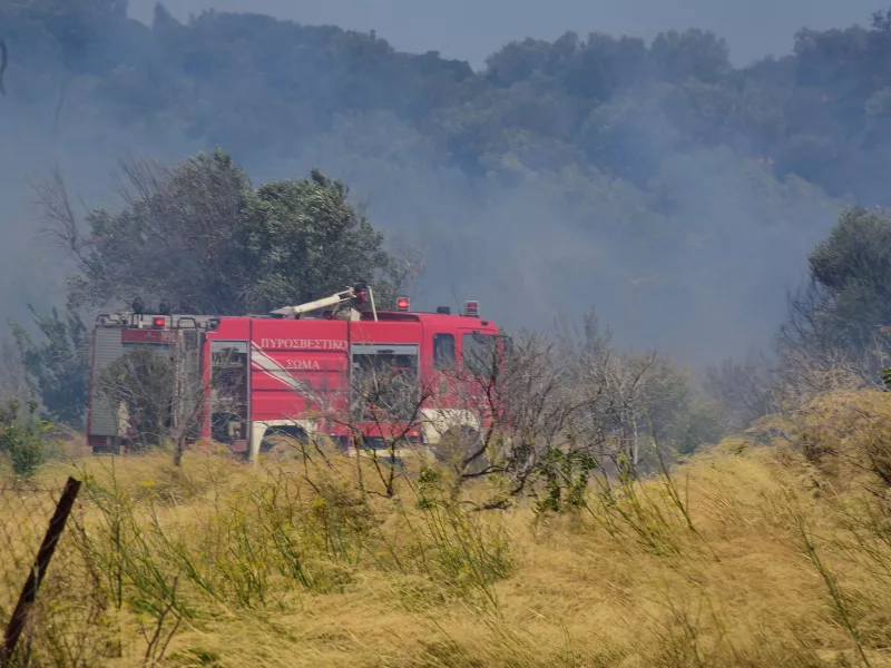 Μεγάλη φωτιά τώρα στην Καλλιτεχνούπολη- Ήχησε το 112 Μεγάλη φωτιά τώρα στην Καλλιτεχνούπολη- Ήχησε το 112