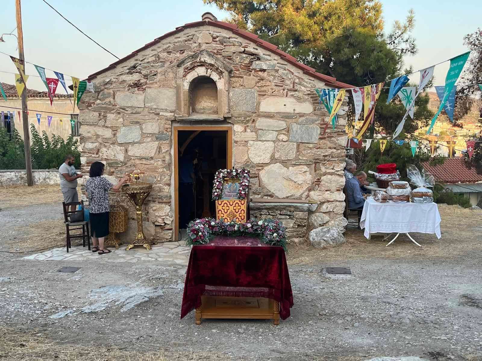 Εύβοια: Γιορτάζει ξωκλήσι με πανέμορφες βυζαντινές εικόνες