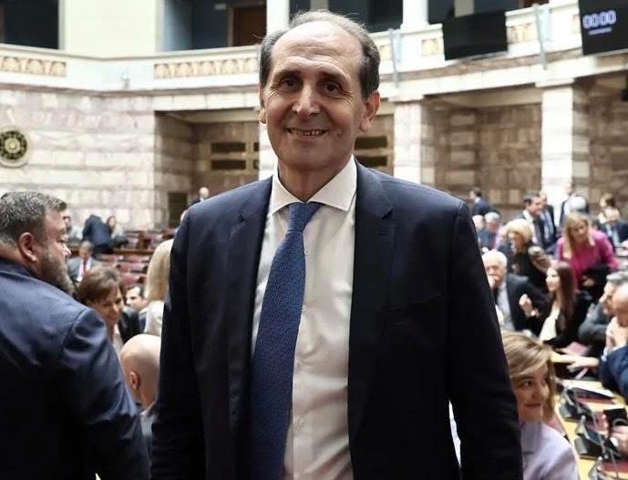 Καραμπατσώλη: «Η απώλεια του Απόστολου Βεσυρόπουλου αφήνει μεγάλο κενό στην πολιτική ζωή»