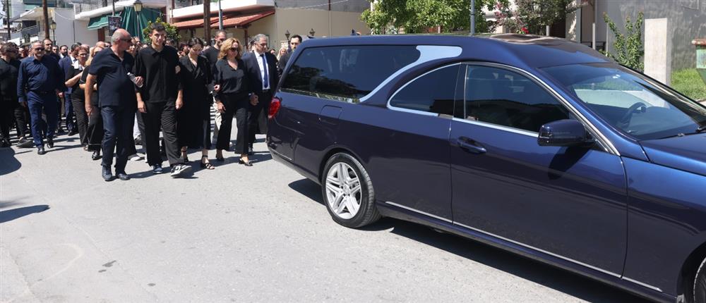 Σε κλίμα συγκίνησης το «τελευταίο αντίο» στον Απόστολο Βεσυρόπουλο Σε κλίμα συγκίνησης το «τελευταίο αντίο» στον Απόστολο Βεσυρόπουλο