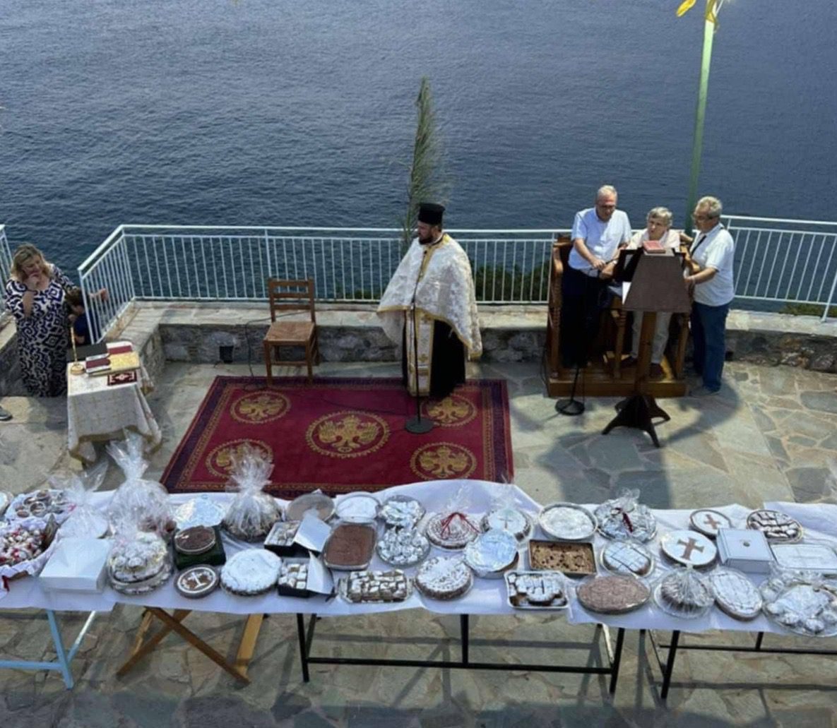 Εύβοια: Γέμισε πιστούς το ξωκλήσι του Αγίου Φανουρίου στην Κακιά Σκάλα Εύβοια: Γέμισε πιστούς το ξωκλήσι του Αγίου Φανουρίου στην Κακιά Σκάλα