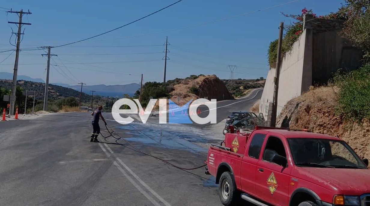 Εύβοια: Δρόμος γέμισε με λάδια μετά από τροχαίο – Τον καθάρισαν εθελοντές Εύβοια: Δρόμος γέμισε με λάδια μετά από τροχαίο – Τον καθάρισαν εθελοντές