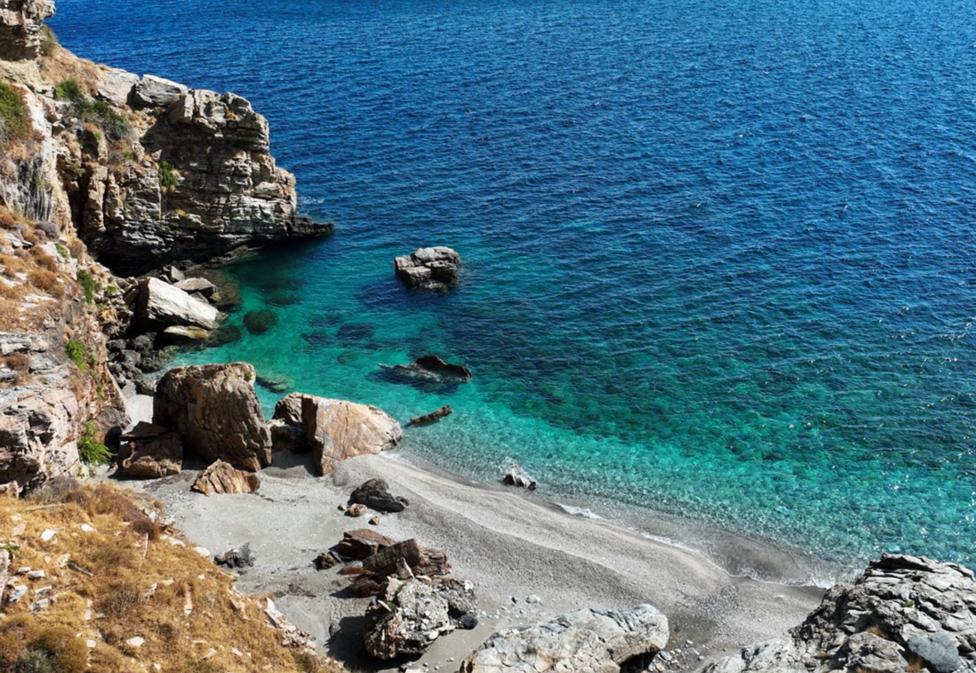 Η παραλία με τη θάλασσα… καθρέφτη στην Εύβοια Η παραλία με τη θάλασσα… καθρέφτη στην Εύβοια