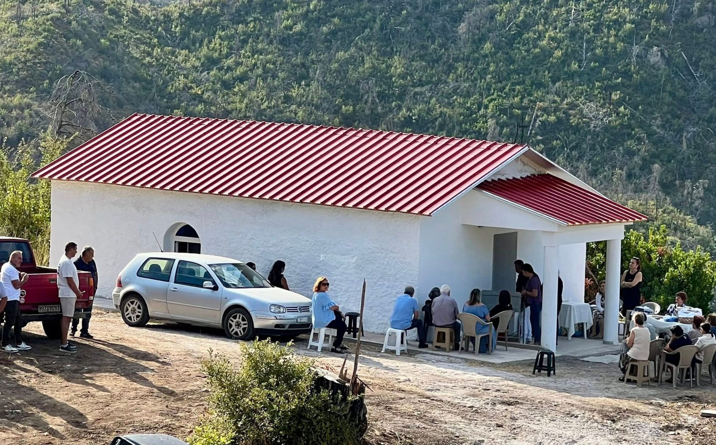 Λειτούργησε ξανά ξωκκλήσι μετά τις καταστροφικές φωτιές του 2021 στην Εύβοια Λειτούργησε ξανά ξωκκλήσι μετά τις καταστροφικές φωτιές του 2021 στην Εύβοια