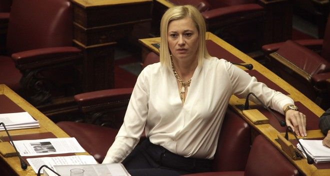 «Παρέμβαση» Ραχήλ Μακρή: Δεν έβρισκε «νυχού» και μιλά για ομορφιά που έγινε… ταξική υπόθεση «Παρέμβαση» Ραχήλ Μακρή: Δεν έβρισκε «νυχού» και μιλά για ομορφιά που έγινε… ταξική υπόθεση