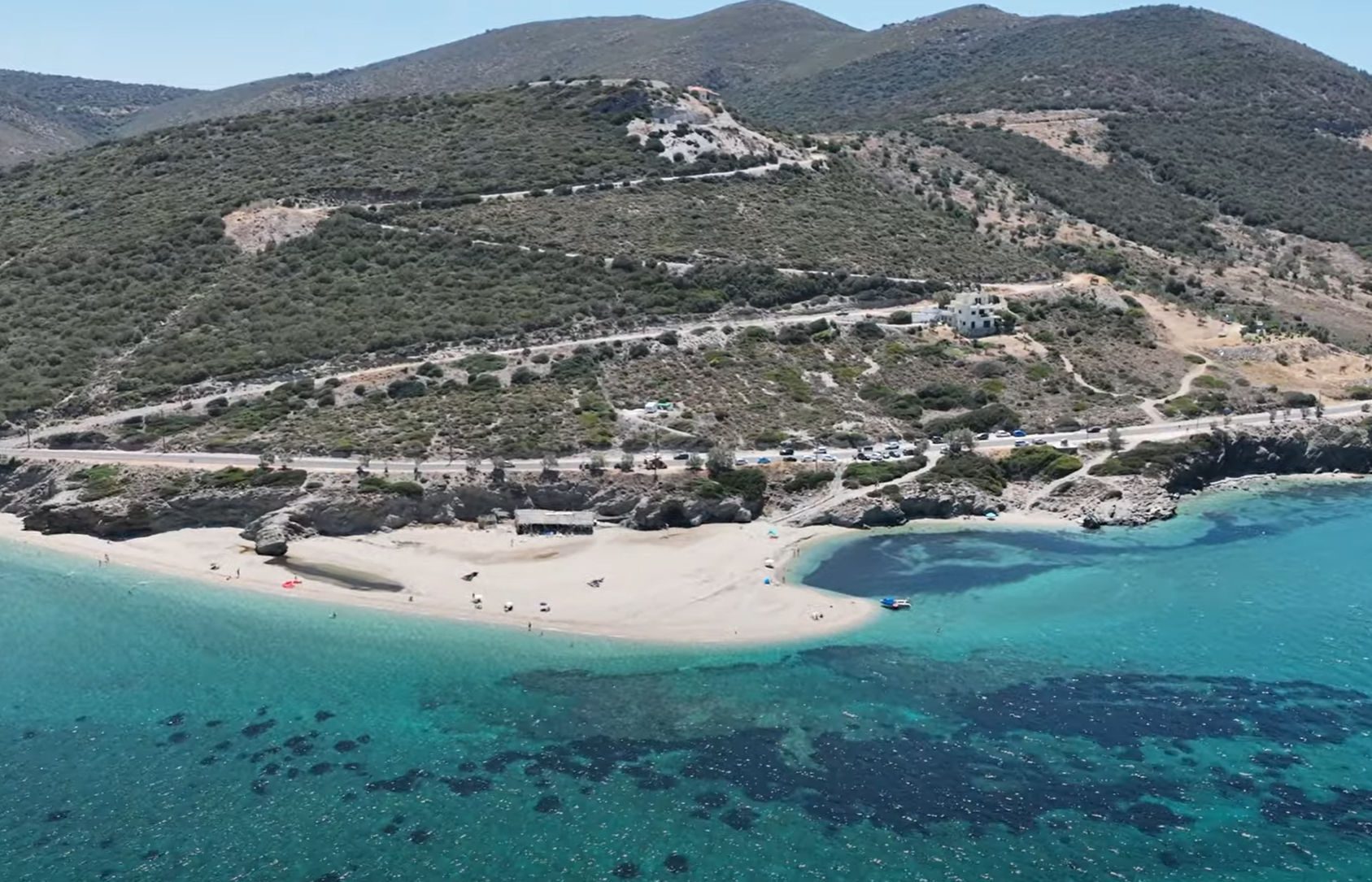 Η παραλία στην Εύβοια που είναι πασίγνωστη σε όλο τον κόσμο Η παραλία στην Εύβοια που είναι πασίγνωστη σε όλο τον κόσμο