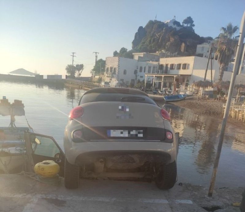 Αυτοκίνητο έκανε «βουτιά» σε λιμάνι – Οι πρώτες εικόνες Αυτοκίνητο έκανε «βουτιά» σε λιμάνι – Οι πρώτες εικόνες