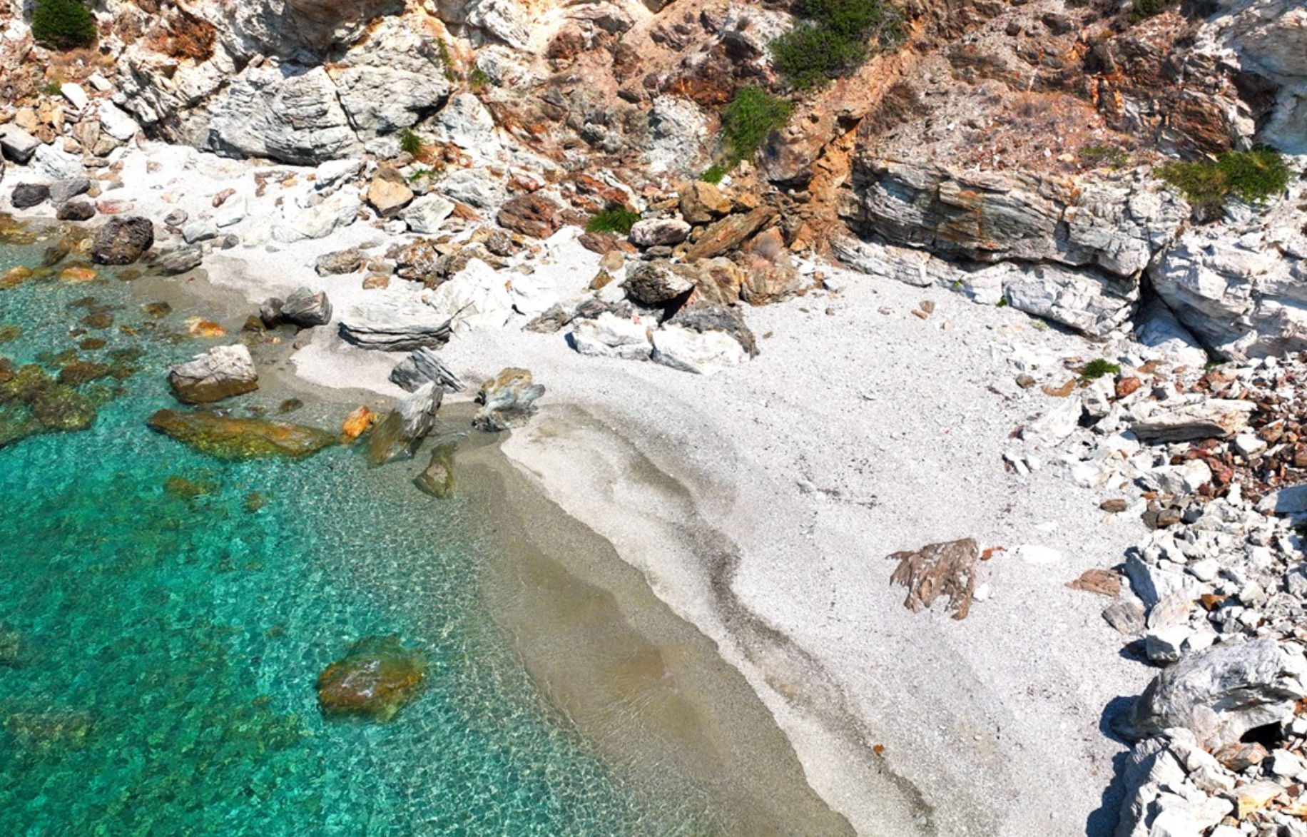 Αυτή είναι η παραλία με το πιο παράξενο όνομα στην Εύβοια Αυτή είναι η παραλία με το πιο παράξενο όνομα στην Εύβοια