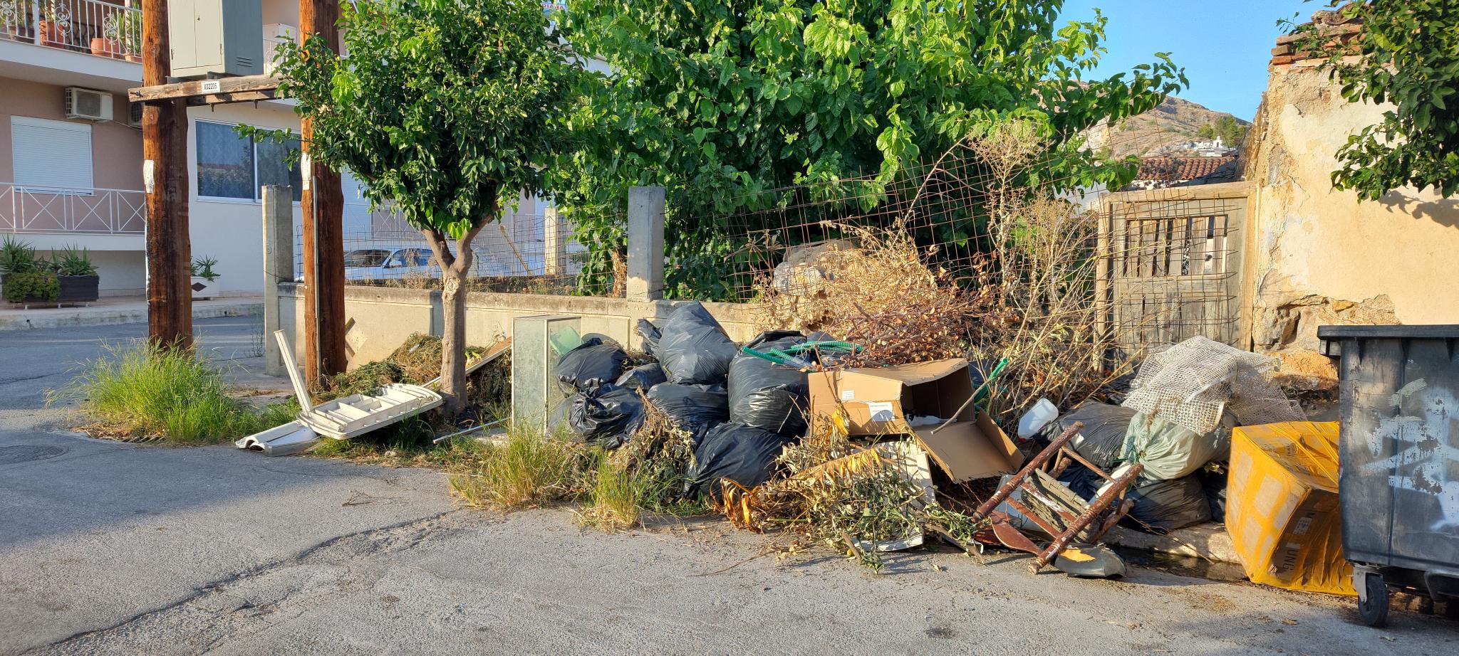 Αδιανόητο περιστατικό στην Εύβοια: Μετέτρεψαν μια ολόκληρη περιοχή σε σκουπιδότοπο Αδιανόητο περιστατικό στην Εύβοια: Μετέτρεψαν μια ολόκληρη περιοχή σε σκουπιδότοπο