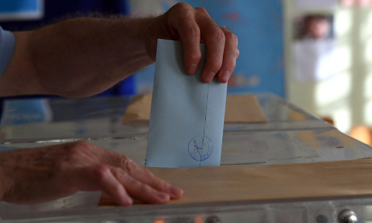 Δημοσκόπηση RealPolls: Οριακή άνοδος για τη ΝΔ μετά τη ΔΕΘ Δημοσκόπηση RealPolls: Οριακή άνοδος για τη ΝΔ μετά τη ΔΕΘ