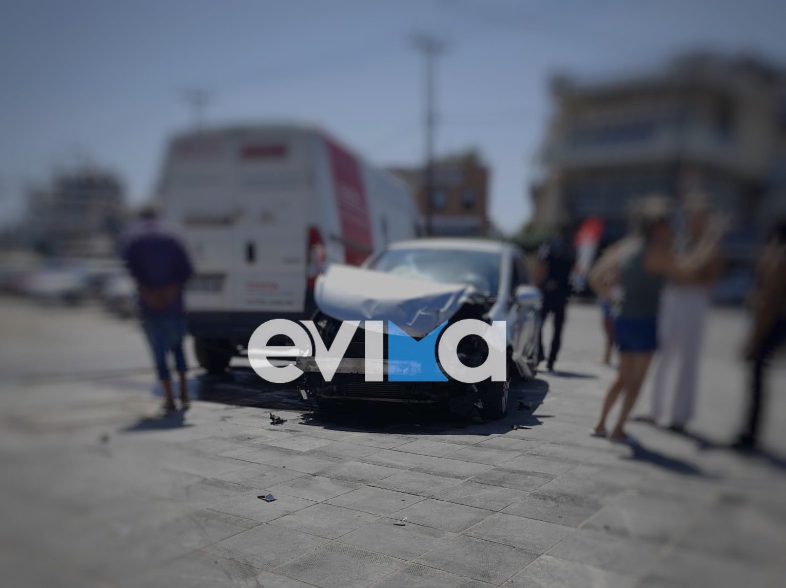 Νέο τροχαίο τώρα στην Εύβοια – Φορτηγάκι συγκρούστηκε με ΙΧ Νέο τροχαίο τώρα στην Εύβοια – Φορτηγάκι συγκρούστηκε με ΙΧ