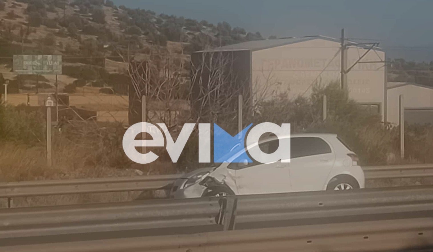 Τροχαίο στην Χαλκίδα: ΙΧ προσέκρουσε στις προστατευτικές μπάρες πριν την υψηλή γέφυρα Τροχαίο στην Χαλκίδα: ΙΧ προσέκρουσε στις προστατευτικές μπάρες πριν την υψηλή γέφυρα