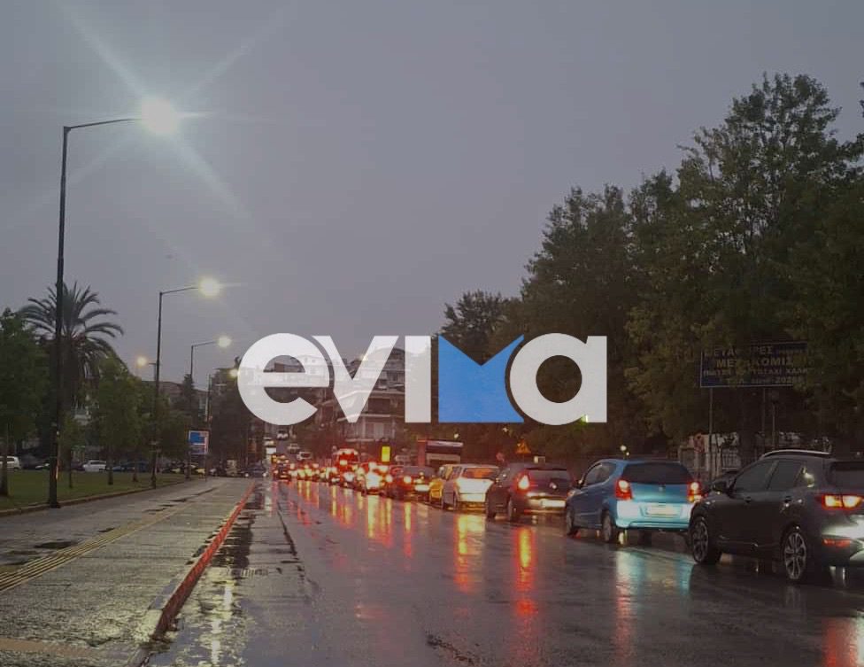 Χάος στη Χαλκίδα: Το αδιαχώρητο στους δρόμους από την κίνηση (εικόνες) Χάος στη Χαλκίδα: Το αδιαχώρητο στους δρόμους από την κίνηση (εικόνες)