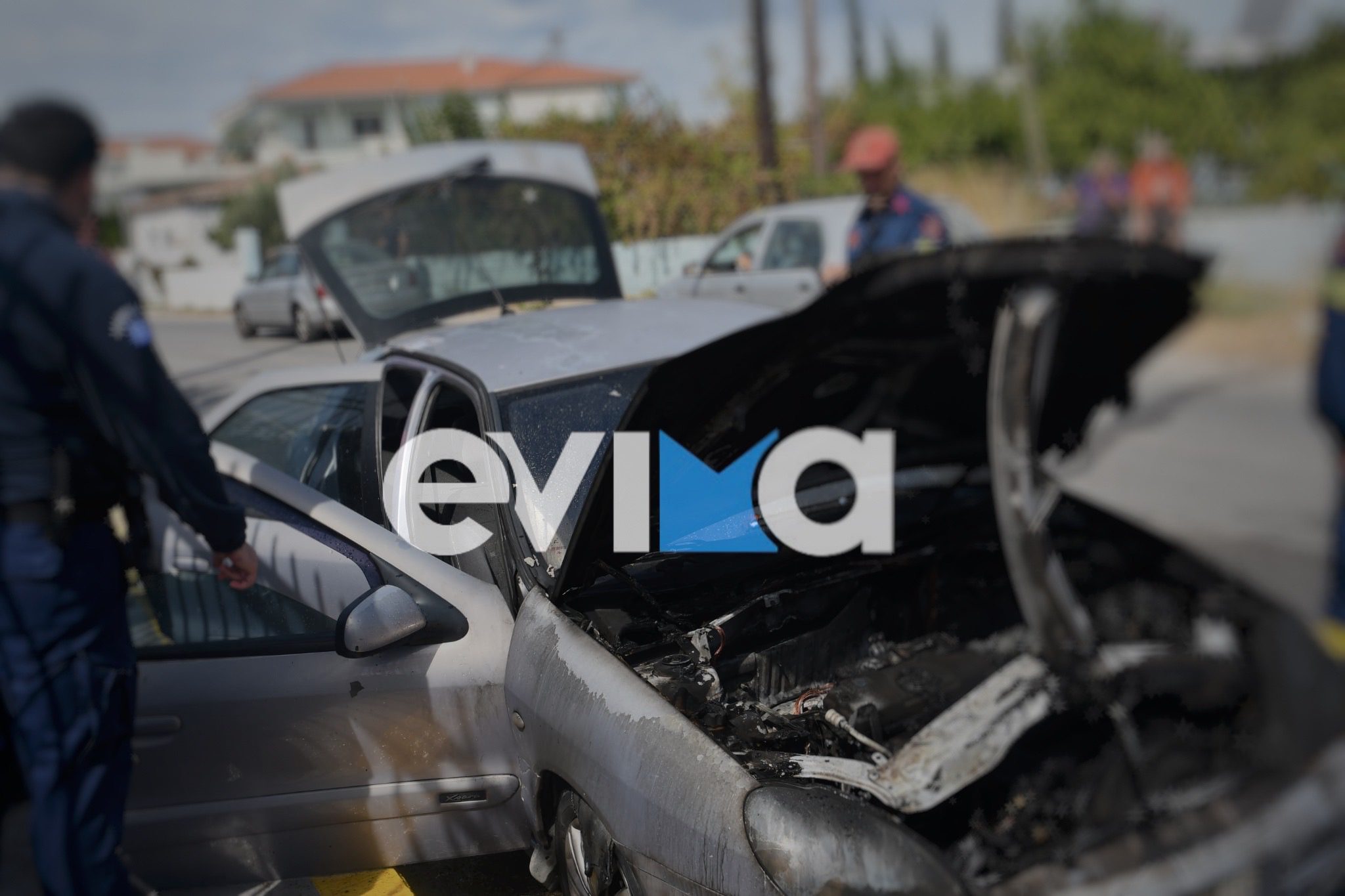 Φωτιά τώρα σε αυτοκίνητο στη Χαλκίδα Φωτιά τώρα σε αυτοκίνητο στη Χαλκίδα