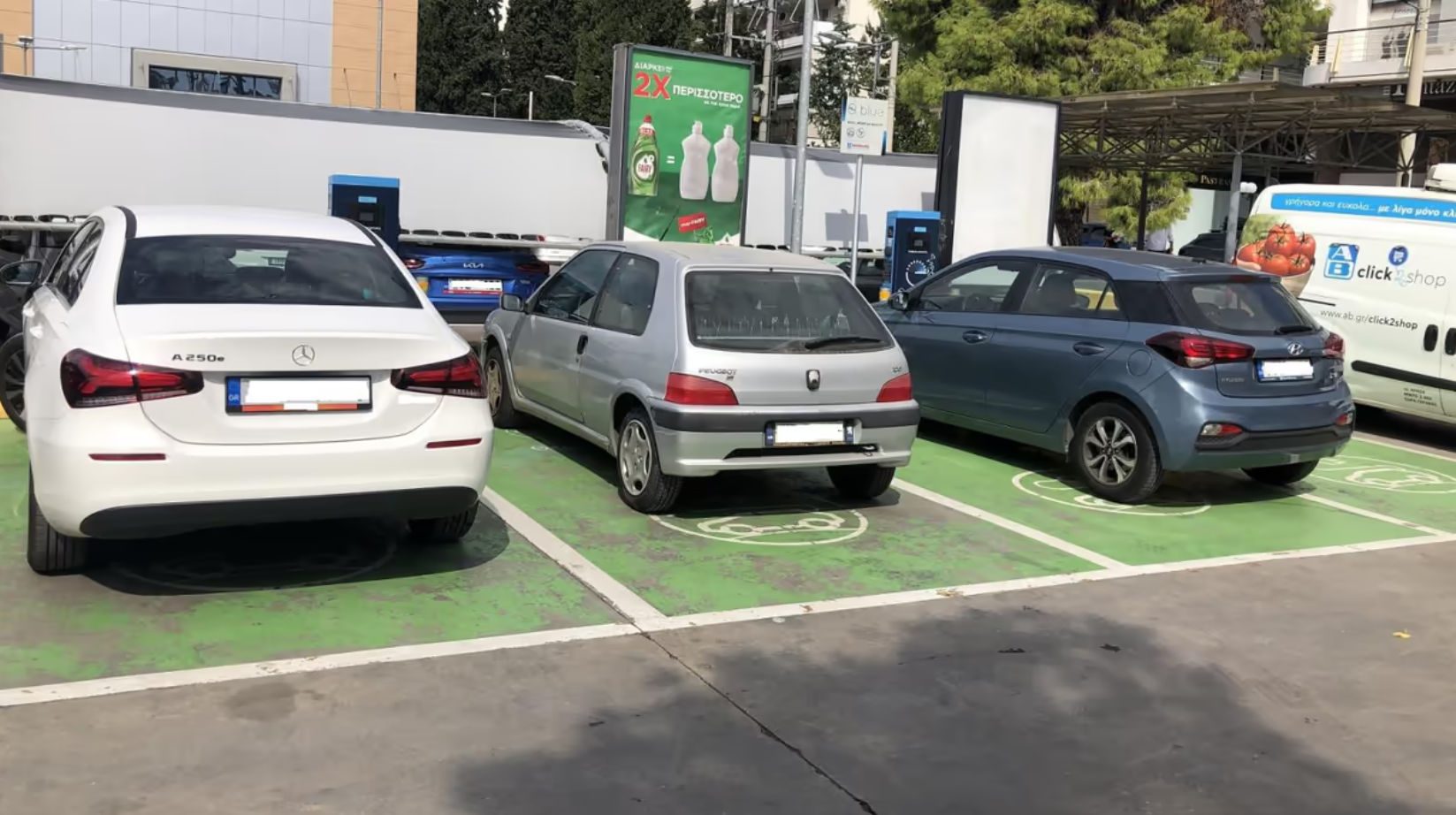 Προσοχή: Αυτό είναι το νέο κόλπο των απατεώνων για να σε κλέβουν όταν παρκάρεις Προσοχή: Αυτό είναι το νέο κόλπο των απατεώνων για να σε κλέβουν όταν παρκάρεις