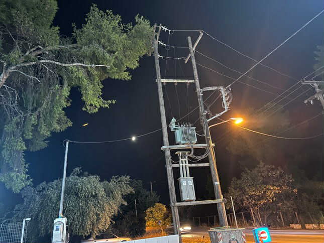 Επικίνδυνη κατάσταση στην Εύβοια: Πεύκα δίπλα σε πυλώνα της ΔΕΗ κοντά σε βενζινάδικο Επικίνδυνη κατάσταση στην Εύβοια: Πεύκα δίπλα σε πυλώνα της ΔΕΗ κοντά σε βενζινάδικο