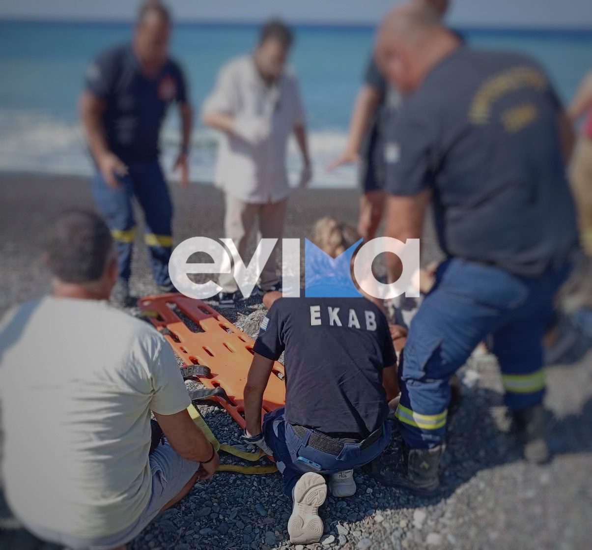 Εύβοια: Άνδρας παρασύρθηκε από κύμα σε βράχια και τραυματίστηκε (εικόνες) Εύβοια: Άνδρας παρασύρθηκε από κύμα σε βράχια και τραυματίστηκε (εικόνες)