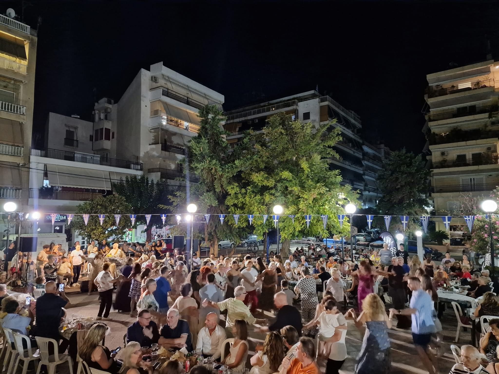 Χαλκίδα: Γέμισε πιστούς ο προαύλιος χώρος των Παμμεγίστων Ταξιαρχών- Τι γιόρτασαν Χαλκίδα: Γέμισε πιστούς ο προαύλιος χώρος των Παμμεγίστων Ταξιαρχών- Τι γιόρτασαν