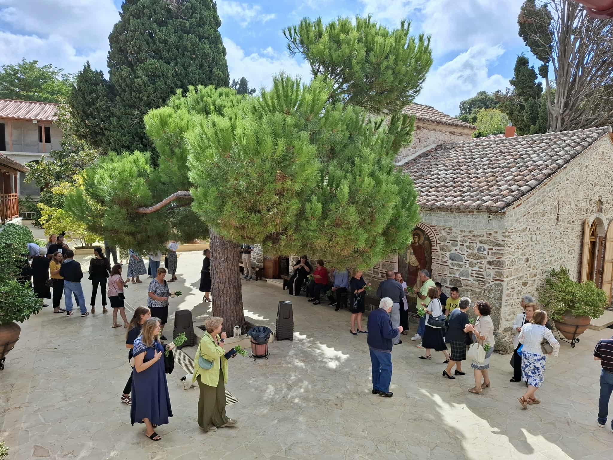 Ετσι γιόρτασαν την Ύψωση του Τιμίου Σταυρού στην Ιερά Μονή Αγίου Χαραλάμπους Λευκών Ετσι γιόρτασαν την Ύψωση του Τιμίου Σταυρού στην Ιερά Μονή Αγίου Χαραλάμπους Λευκών