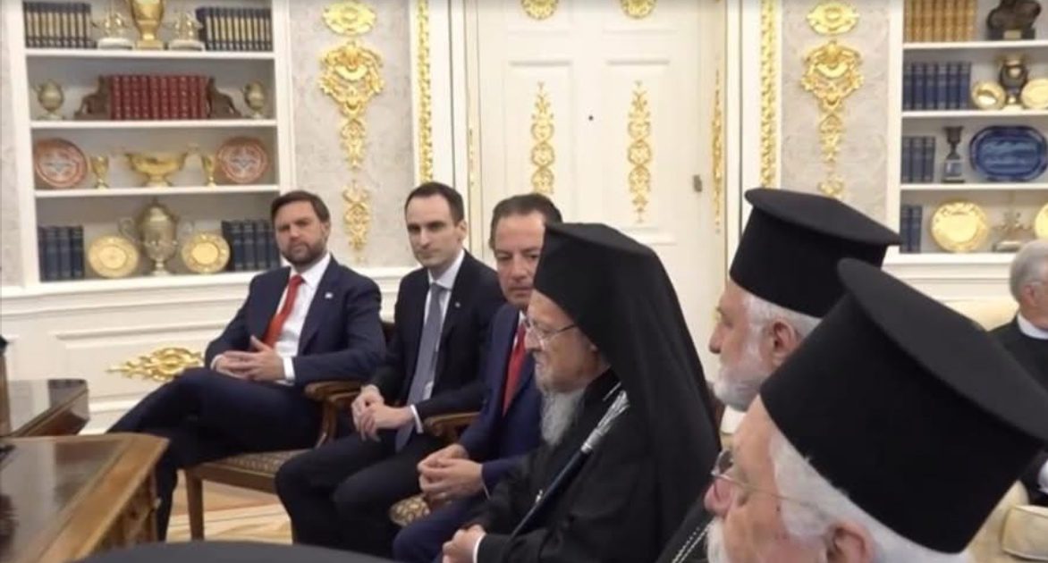 Λευκός Οίκος: Σε εγκάρδιο κλίμα η συνάντηση του Οικουμενικού Πατριάρχη Βαρθολομαίου με τον Ντόναλντ Τραμπ Λευκός Οίκος: Σε εγκάρδιο κλίμα η συνάντηση του Οικουμενικού Πατριάρχη Βαρθολομαίου με τον Ντόναλντ Τραμπ