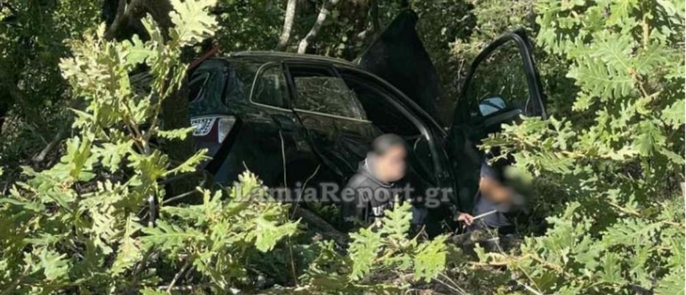 Σοβαρό τροχαίο στη Φθιώτιδα: Αυτοκίνητο έπεσε σε χαράδρα (εικόνες) Σοβαρό τροχαίο στη Φθιώτιδα: Αυτοκίνητο έπεσε σε χαράδρα (εικόνες)