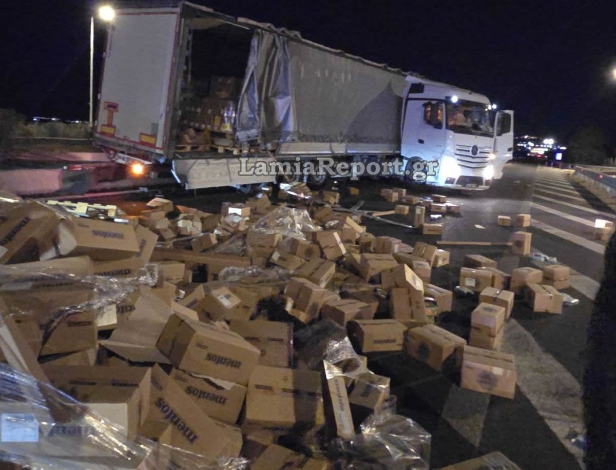Τροχαίο ατύχημα με νταλίκα στην εθνική οδό έξω από τη Λαμία Τροχαίο ατύχημα με νταλίκα στην εθνική οδό έξω από τη Λαμία