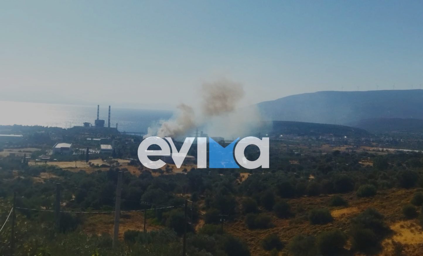 Νέα φωτιά τώρα στην Εύβοια δίπλα στο εργοστάσιο της ΔΕΗ Νέα φωτιά τώρα στην Εύβοια δίπλα στο εργοστάσιο της ΔΕΗ
