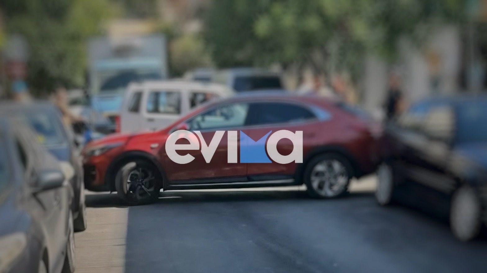 Τροχαίο στην Εύβοια: Σφοδρή σύγκρουση με δύο ΙΧ σε κεντρικό δρόμο