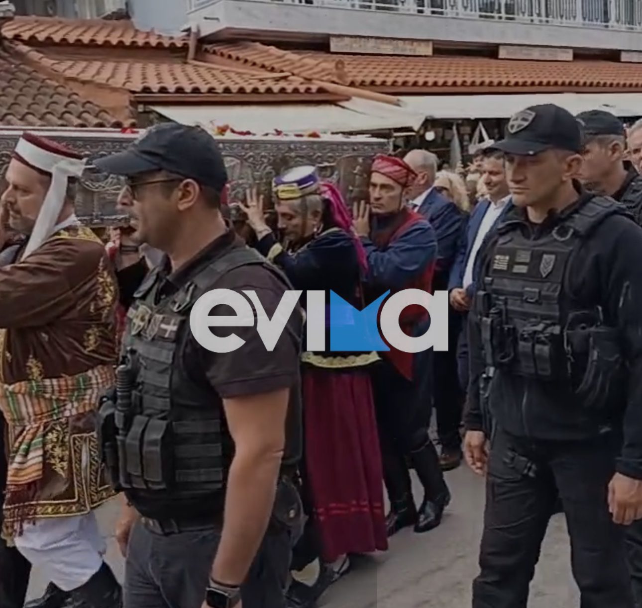 Ρίγη συγκίνησης στην Ευβοία: Πλήθος πιστών έφτασε για τον θαυματουργό Όσιο Ιωάννη το Ρώσσο (vid) Ρίγη συγκίνησης στην Ευβοία: Πλήθος πιστών έφτασε για τον θαυματουργό Όσιο Ιωάννη το Ρώσσο (vid)