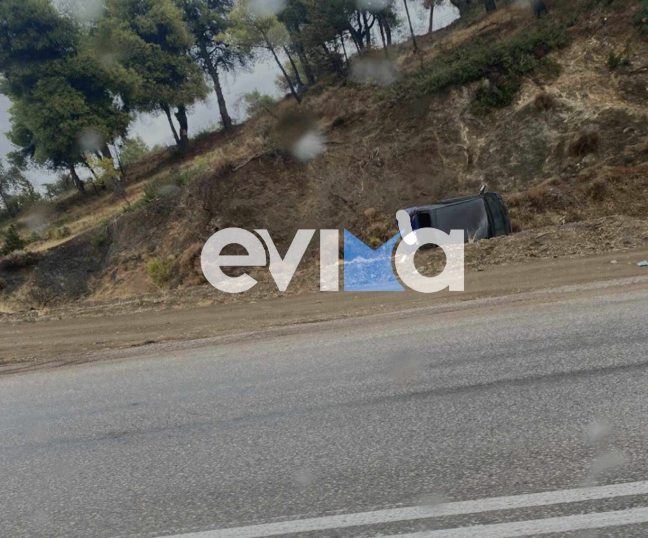 Νέο τροχαίο στην Εύβοια: ΙΧ εξετράπη της πορείας του και τούμπαρε Νέο τροχαίο στην Εύβοια: ΙΧ εξετράπη της πορείας του και τούμπαρε