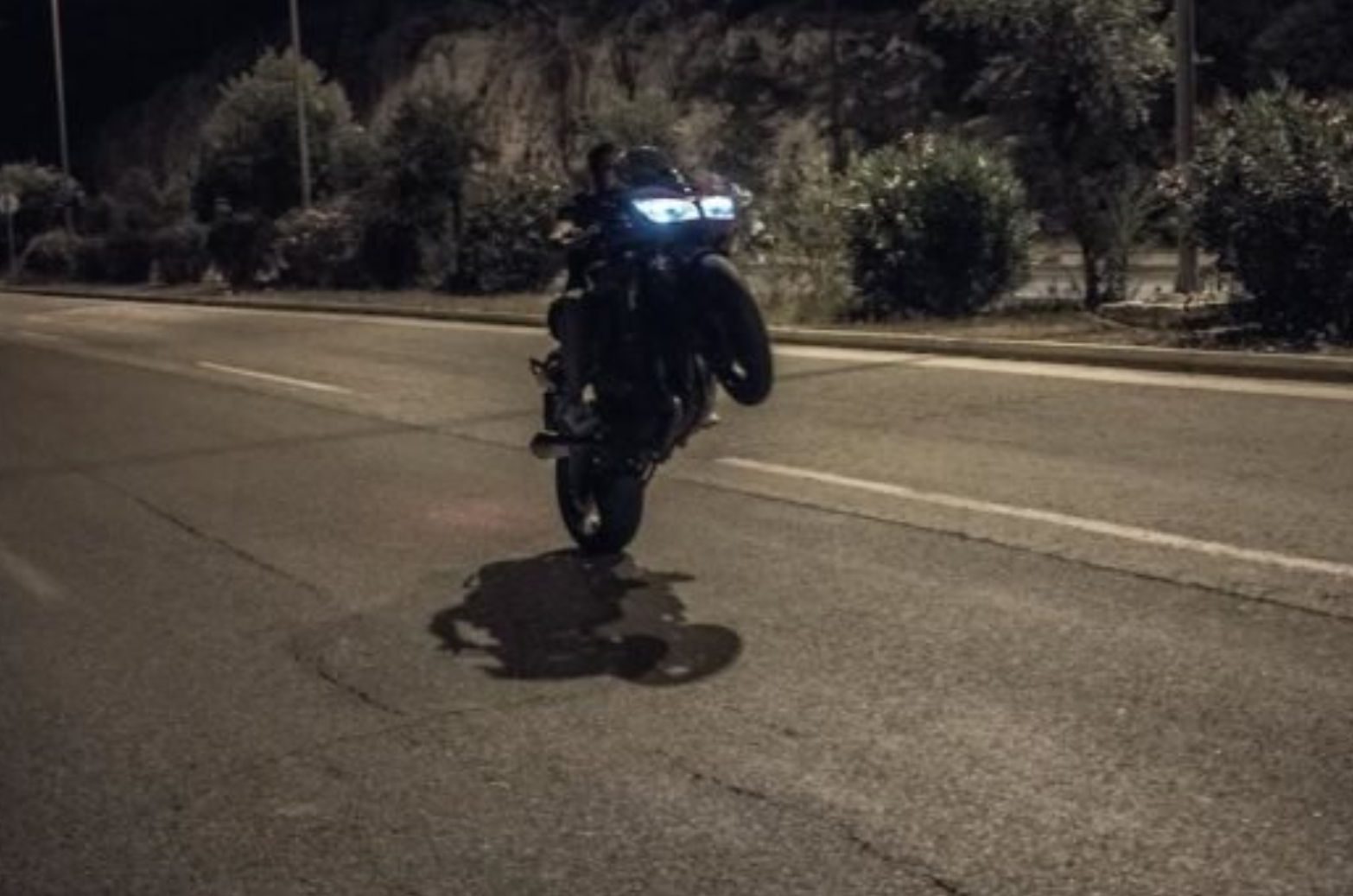 Πανικός σε κεντρική πλατεία της Εύβοιας: Μηχανές «τρελαίνουν» τους κατοίκους από τον θόρυβο Πανικός σε κεντρική πλατεία της Εύβοιας: Μηχανές «τρελαίνουν» τους κατοίκους από τον θόρυβο