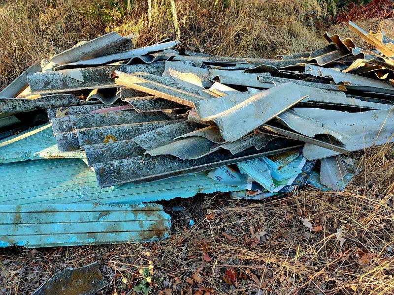 SOS για το περιβάλλον: Επικίνδυνα απόβλητα δίπλα σε ποτάμι στην Εύβοια SOS για το περιβάλλον: Επικίνδυνα απόβλητα δίπλα σε ποτάμι στην Εύβοια
