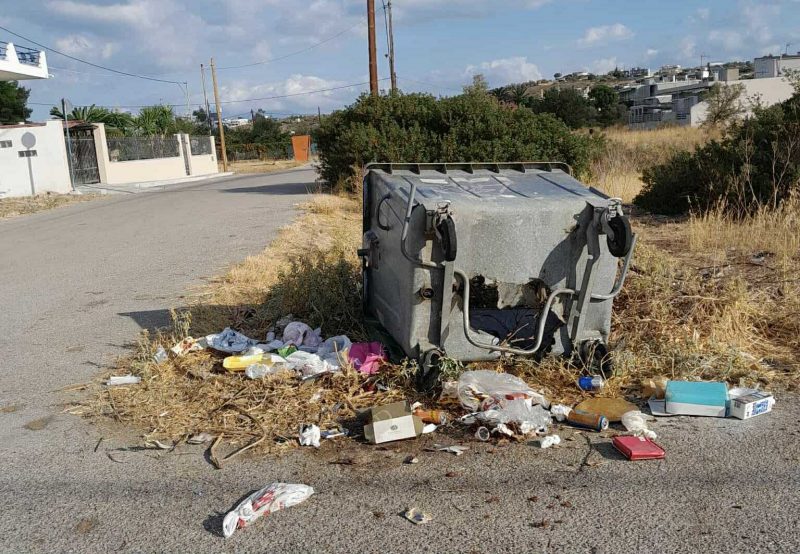 Αδιανόητη κατάσταση με τα σκουπίδια στην Εύβοια: Βρώμα… 5 μηνών εξαιτίας τρύπιου κάδου Αδιανόητη κατάσταση με τα σκουπίδια στην Εύβοια: Βρώμα… 5 μηνών εξαιτίας τρύπιου κάδου