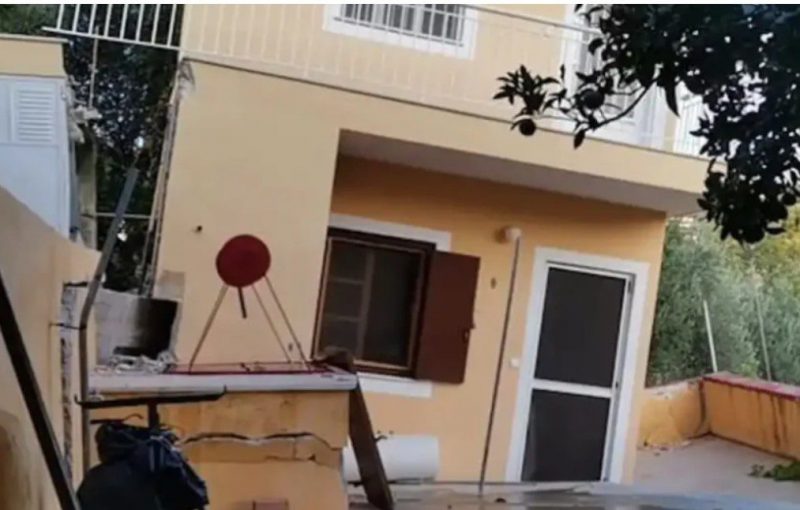 Σπίτια με επικίνδυνη κλίση στην Εύβοια- Τι έχει συμβεί Σπίτια με επικίνδυνη κλίση στην Εύβοια- Τι έχει συμβεί