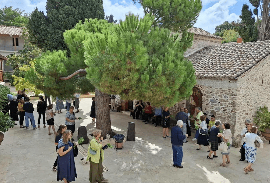 Σε αυτό το μοναστήρι της Εύβοιας έγινε η Ύψωση του Τιμίου Σταυρού – Είκονες Σε αυτό το μοναστήρι της Εύβοιας έγινε η Ύψωση του Τιμίου Σταυρού – Είκονες