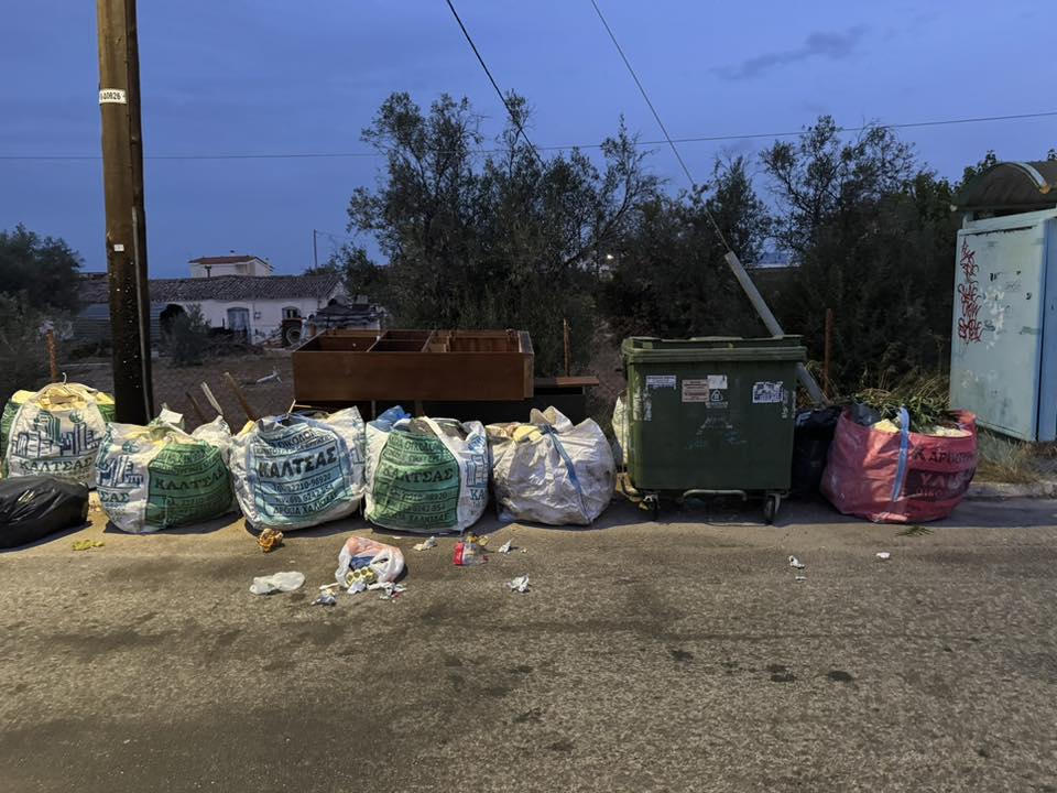 Αδιανόητο περιστατικό στην Εύβοια: Πέταξαν μπάζα και σκουπίδια σε κεντρικό δρόμο Αδιανόητο περιστατικό στην Εύβοια: Πέταξαν μπάζα και σκουπίδια σε κεντρικό δρόμο