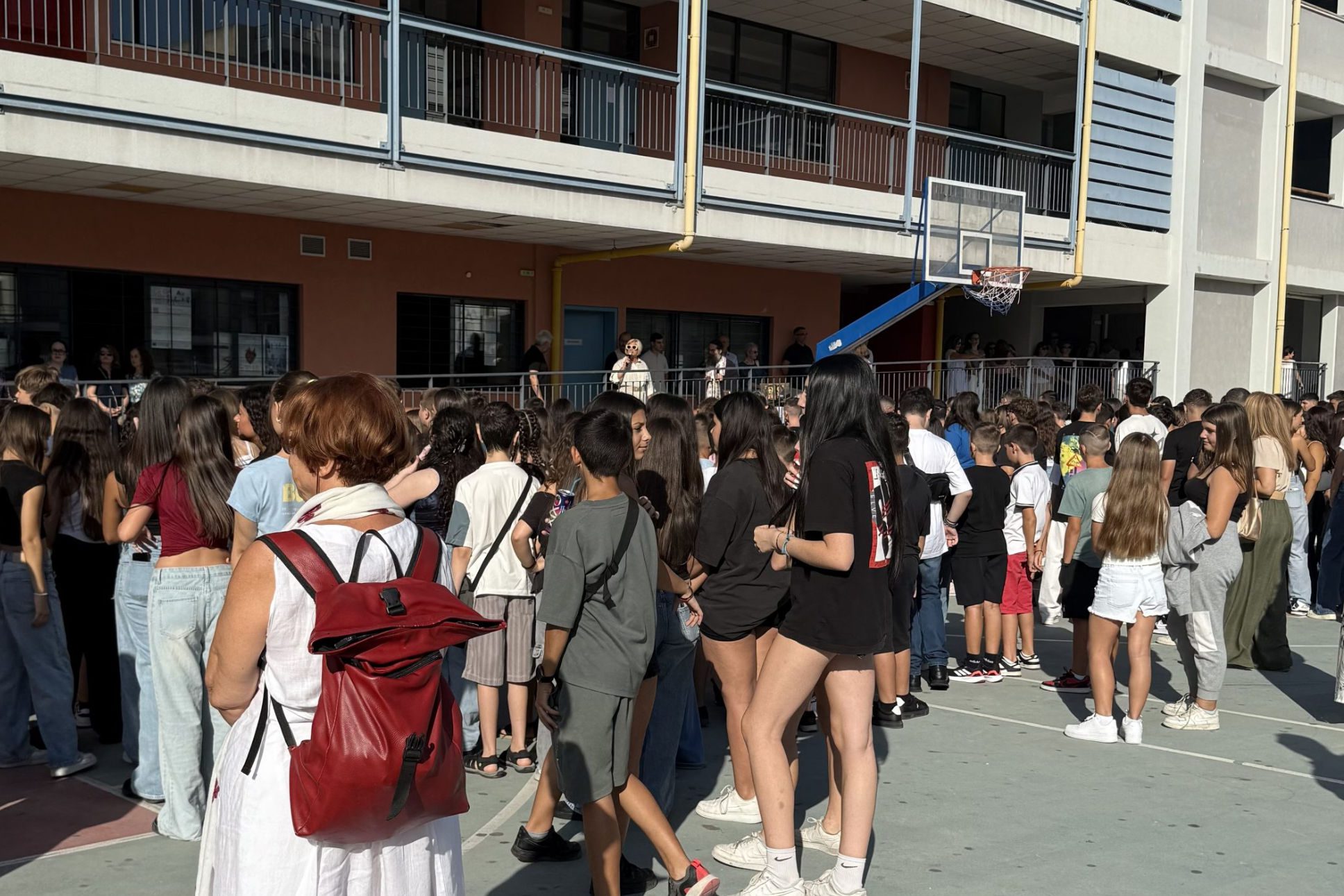 Εύβοια: Το σχολείο έγινε στολίδι και ο Θανάσης Ζεμπίλης επέστρεψε συγκινημένος στις ρίζες του Εύβοια: Το σχολείο έγινε στολίδι και ο Θανάσης Ζεμπίλης επέστρεψε συγκινημένος στις ρίζες του