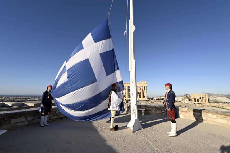 Εθνική επέτειος 28ης Οκτωβρίου: H έπαρση της σημαίας στην Ακρόπολη Εθνική επέτειος 28ης Οκτωβρίου: H έπαρση της σημαίας στην Ακρόπολη