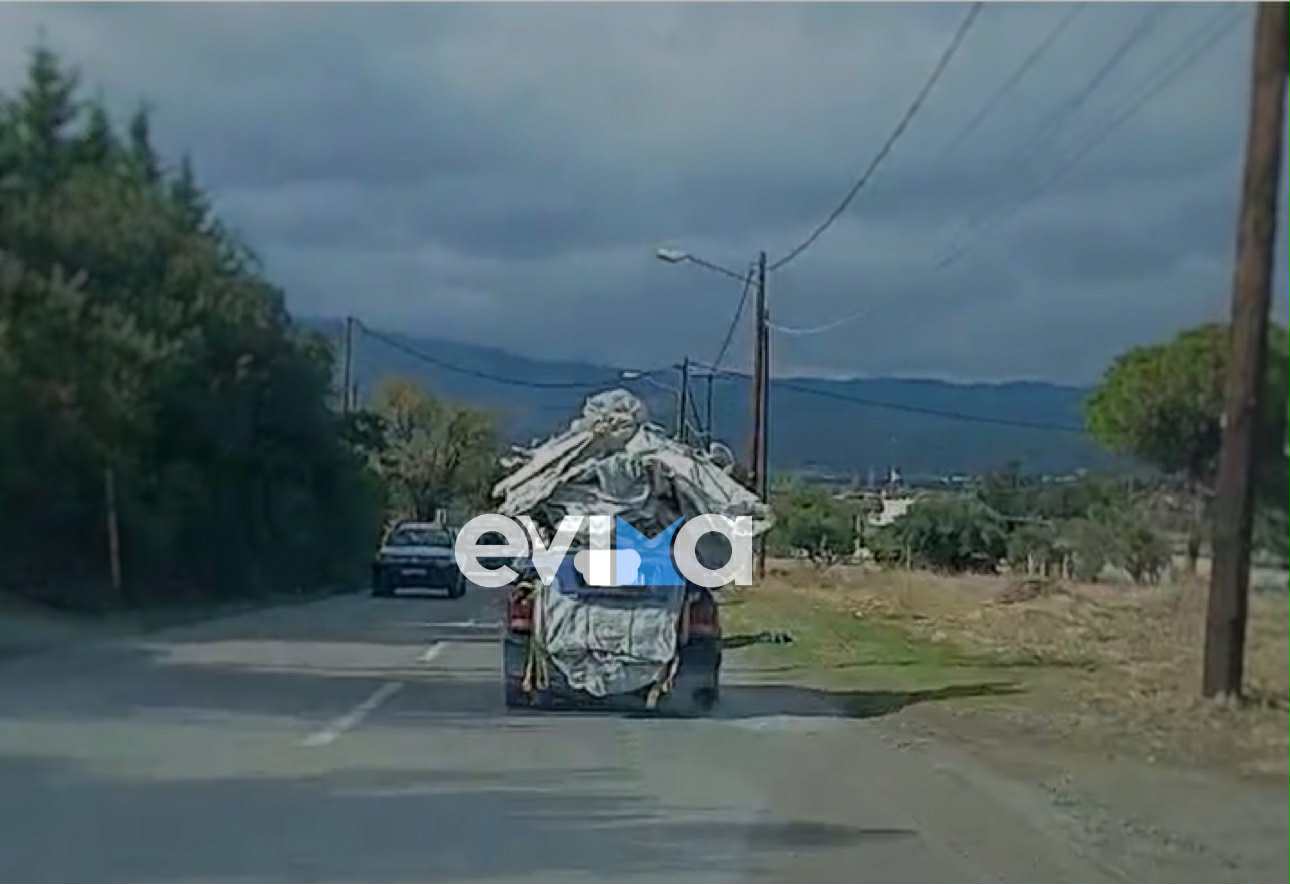 Το αυτοκίνητο «σκουπιδιάρικο» που έγινε viral σε κεντρικό δρόμο της Εύβοιας – Βίντεο Το αυτοκίνητο «σκουπιδιάρικο» που έγινε viral σε κεντρικό δρόμο της Εύβοιας – Βίντεο
