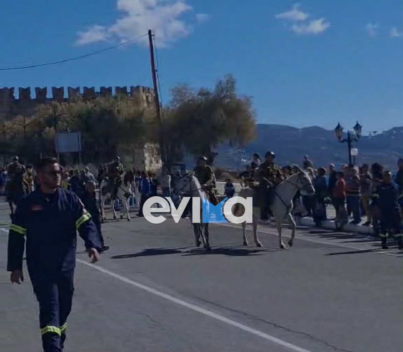 28η Οκτωβρίου: Η πιο εντυπωσιακή παρέλαση της Εύβοιας – Τα άλογα έκλεψαν την παράσταση 28η Οκτωβρίου: Η πιο εντυπωσιακή παρέλαση της Εύβοιας – Τα άλογα έκλεψαν την παράσταση