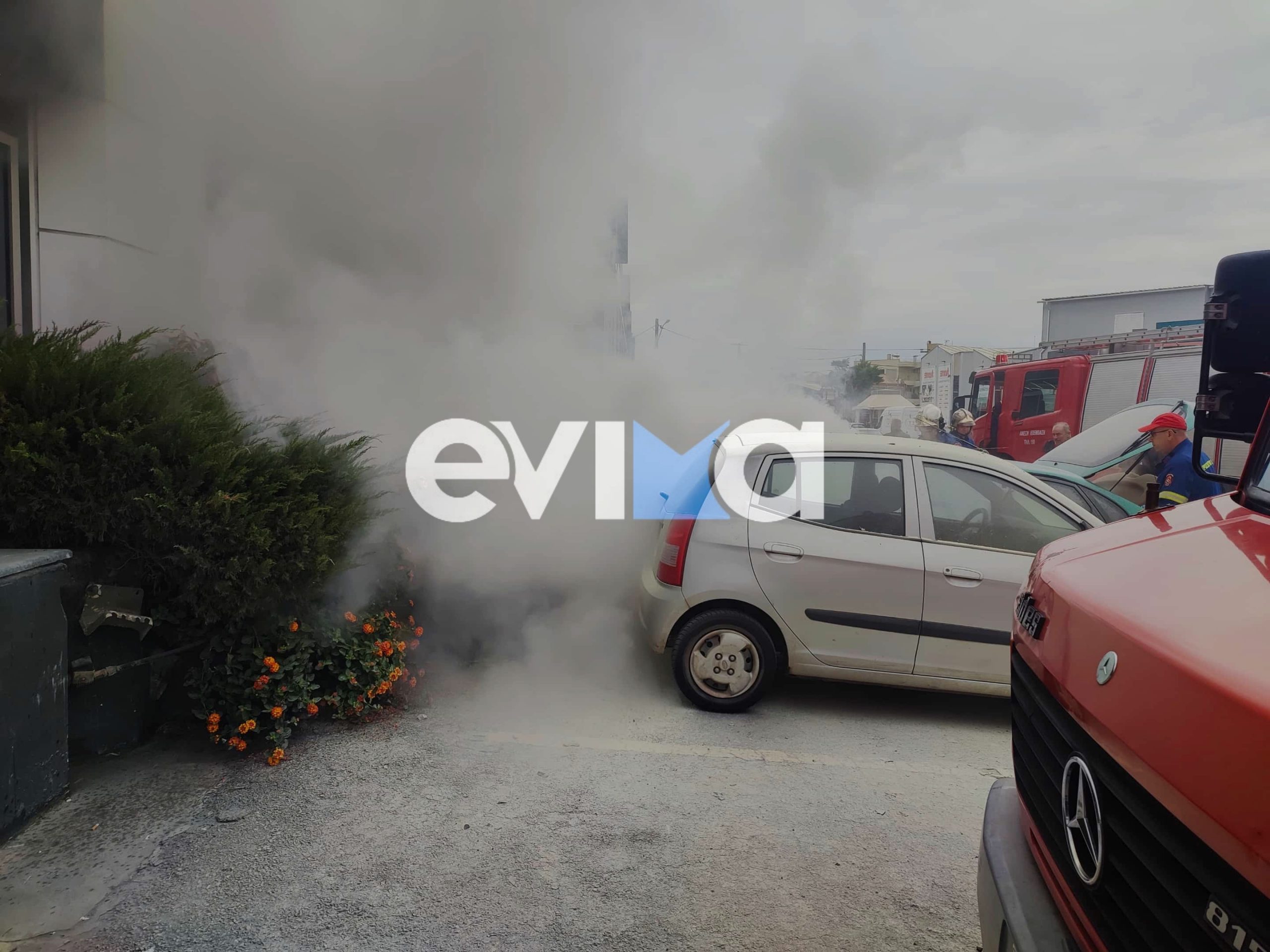 Φωτιά τώρα σε αυτοκίνητο στη Χαλκίδα Φωτιά τώρα σε αυτοκίνητο στη Χαλκίδα
